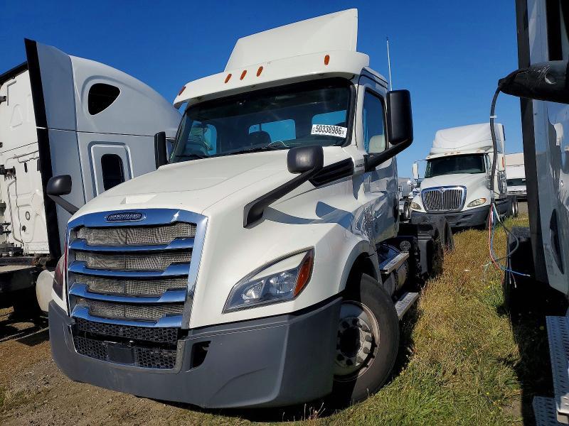 2019 Freightliner Cascadia 1-semi Truck