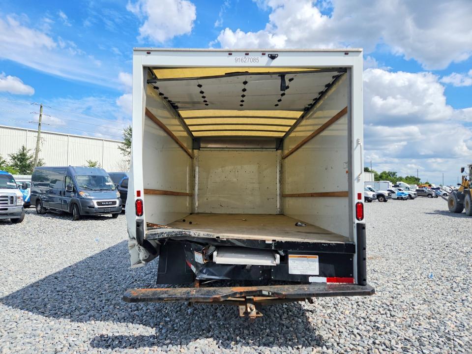 2022 GMC Savana BOX Truck