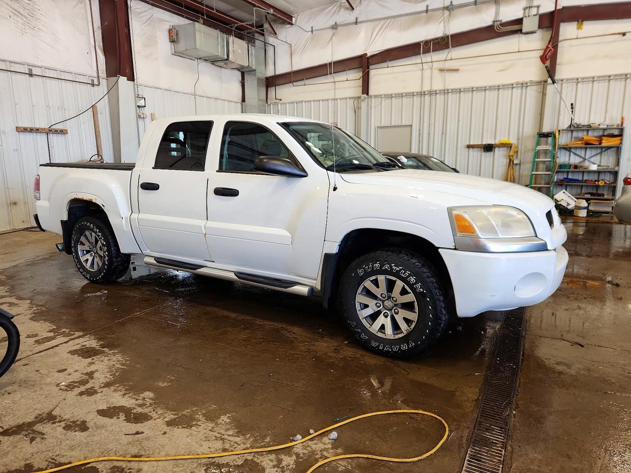 2007 Mitsubishi Raider LS