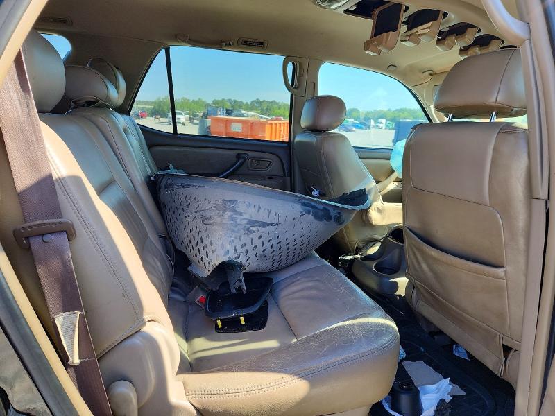 2004 Toyota Sequoia SR5