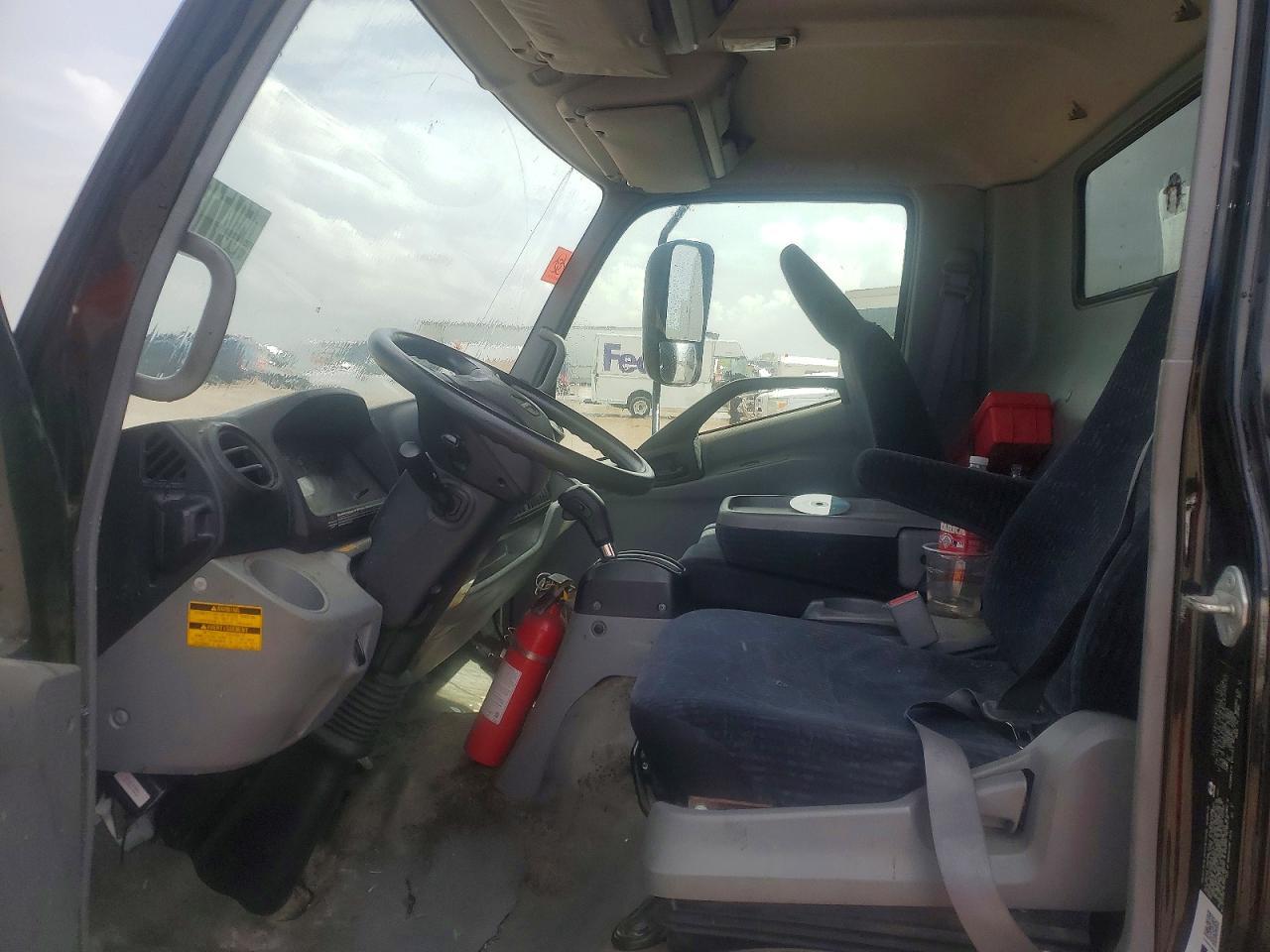 2017 Hino 195 BOX Truck