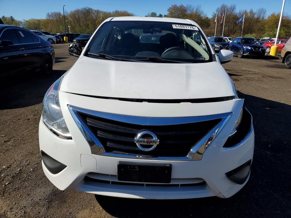 2018 Nissan Versa sv