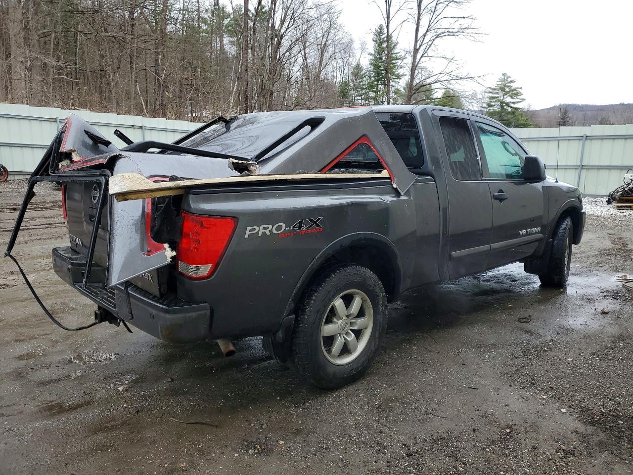 2011 Nissan Titan SV