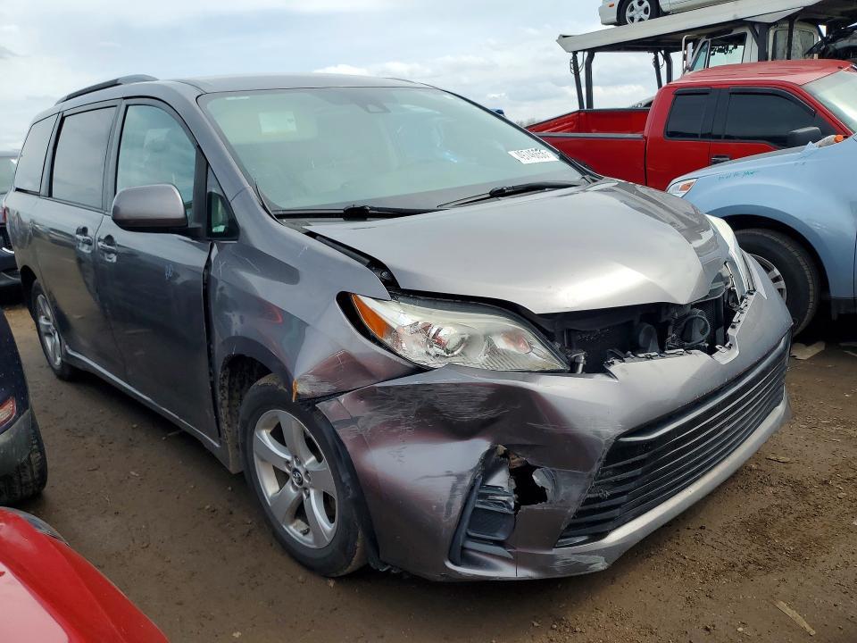 2018 Toyota Sienna le