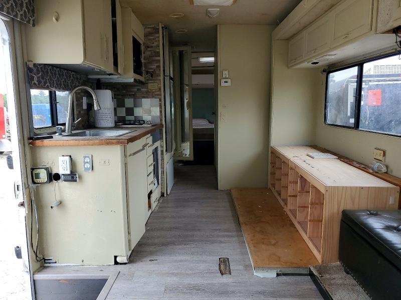 1998 Winnibago Brave RV