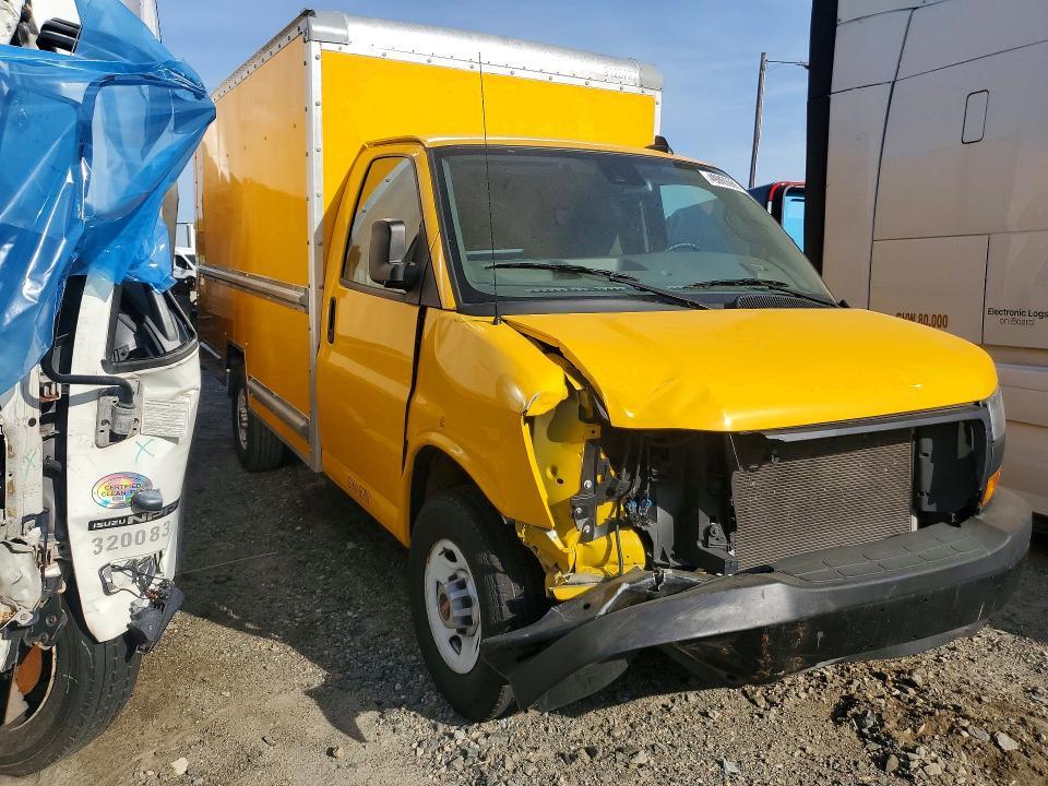 2022 GMC Savana Cutaway G3500 BOX Truck