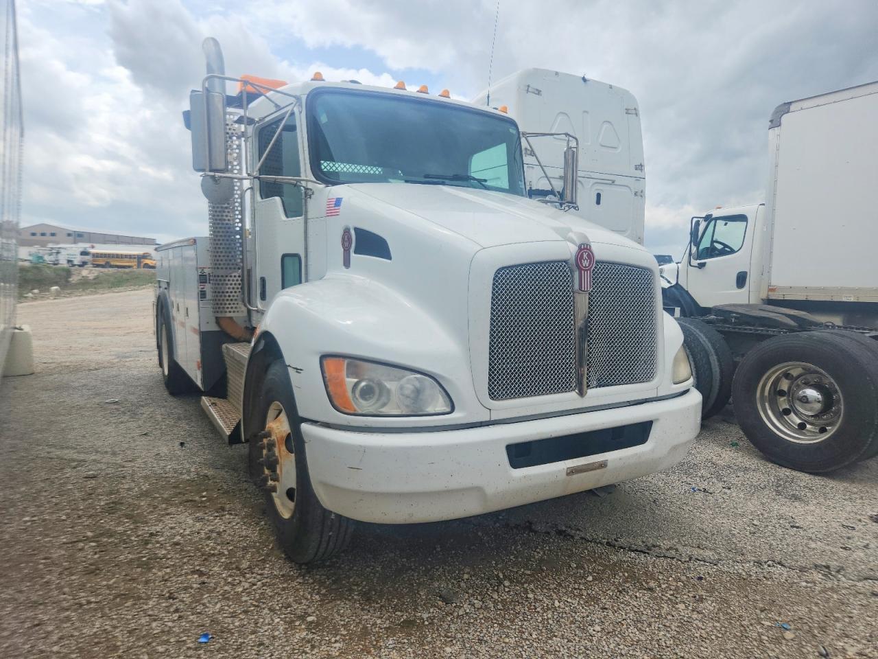 2012 Kenworth T330 Utility / Service Truck