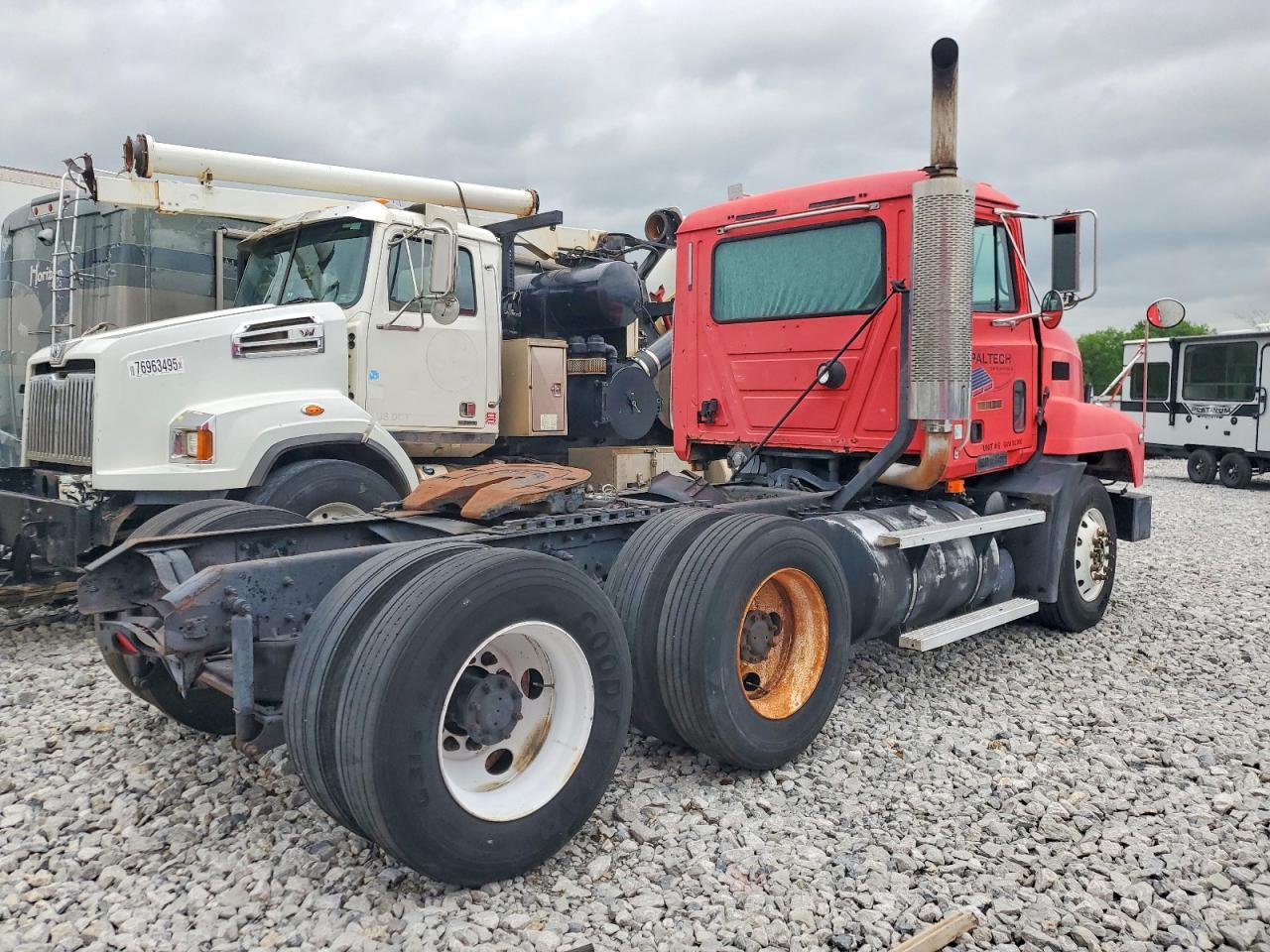 2001 Mack 600 CH600