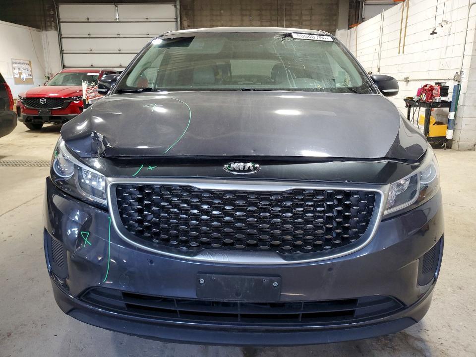 2017 KIA Sedona lx