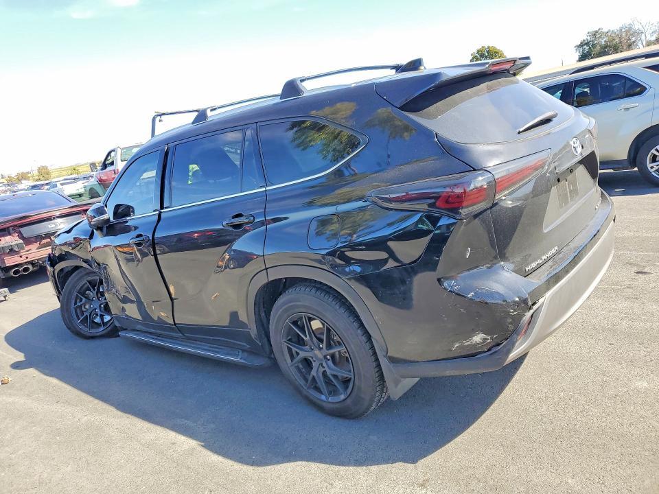 2022 Toyota Highlander Hybrid Platinum