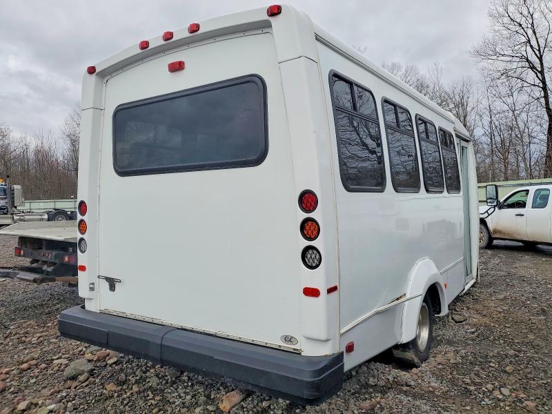 2017 Ford Econoline E350 Super Duty Cutaway Van