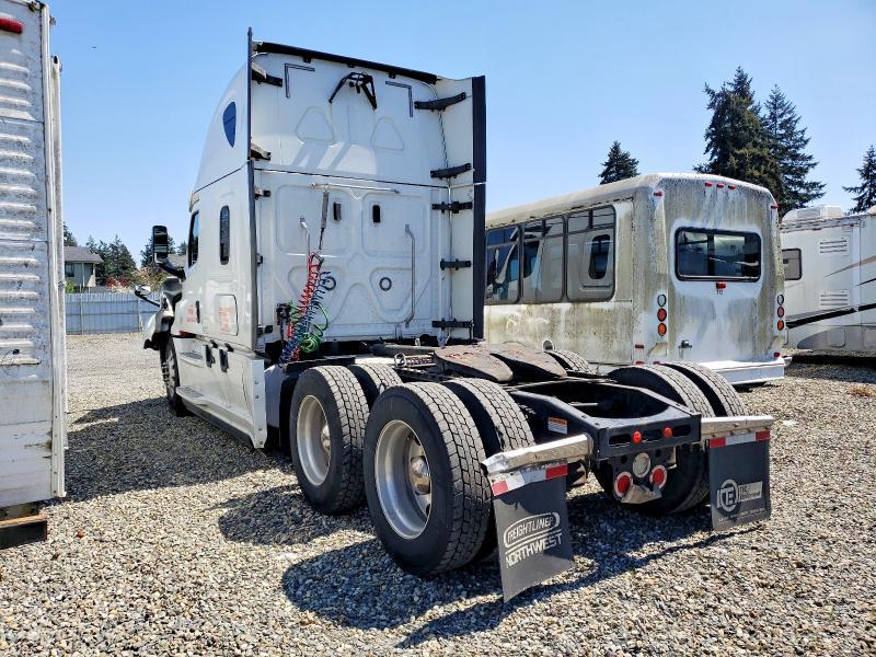 2018 Freigliner 2018 Freightliner Cascadia 126 Semi Truck