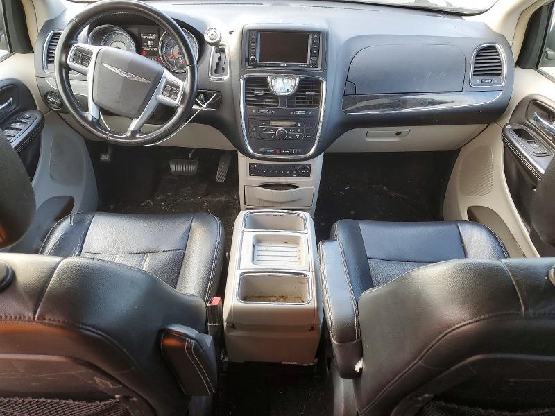 2011 Chrysler Town & Country Touring l