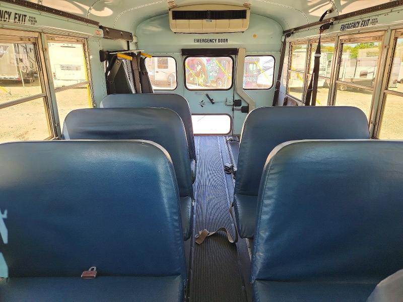 2001 International 3800 School bus