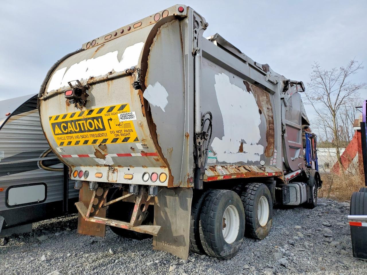 2014 Mack MRU600 Refuse Truck