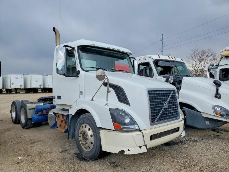 2012 Volvo VNL Semi Truck
