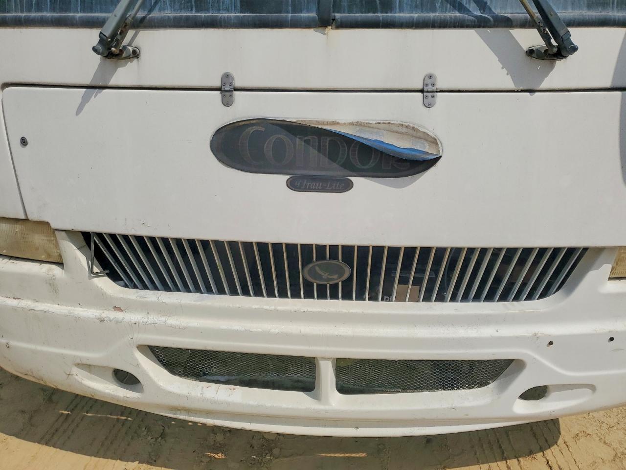 2002 Workhorse Custom Chassis P32 RV