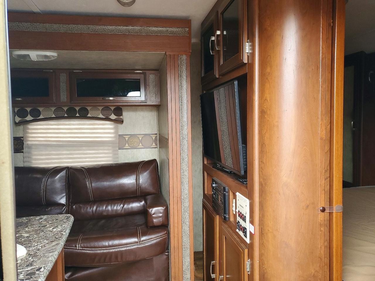 2015 Keystone 2015 Forest River Apex Camper