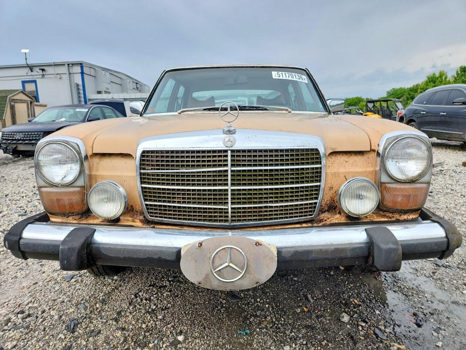 1976 Mercedes-Benz 240