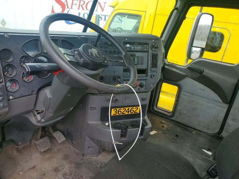 2017 Mack CXU612 Semi Truck