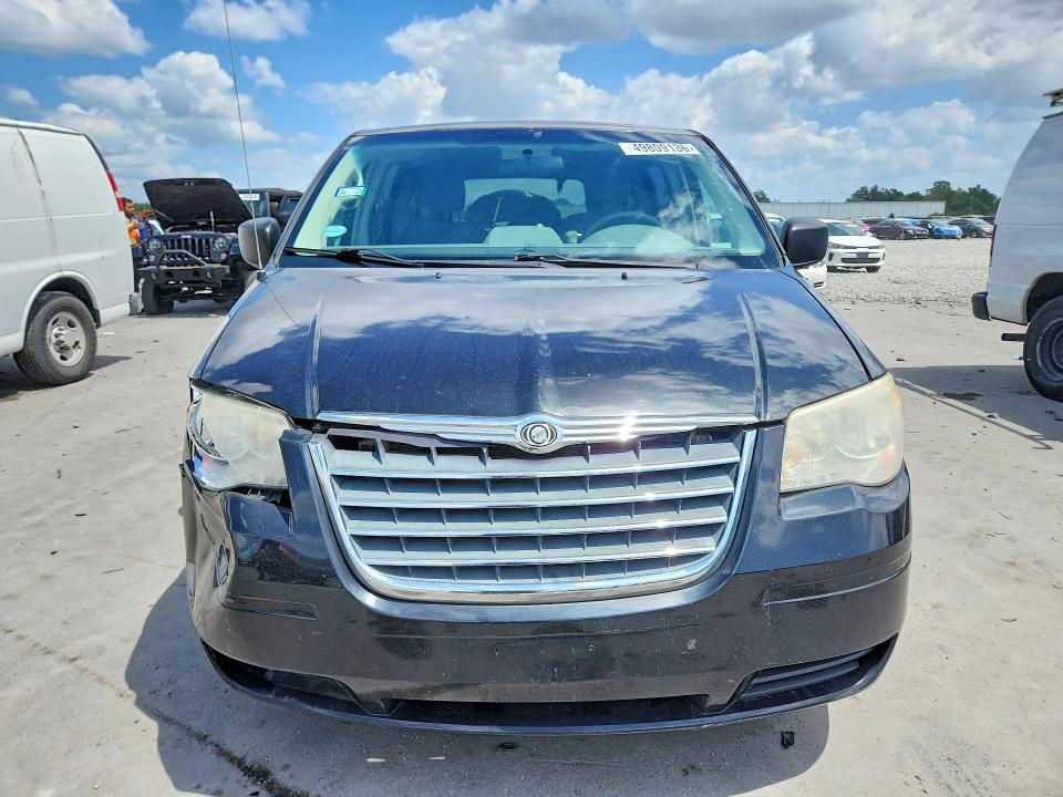 2010 Chrysler Town & Country lx