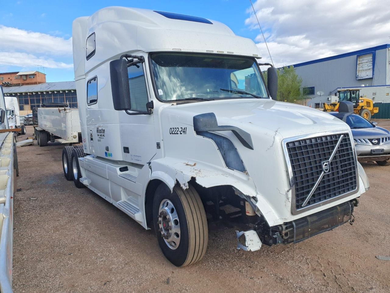 2015 Volvo VNL Semi Truck