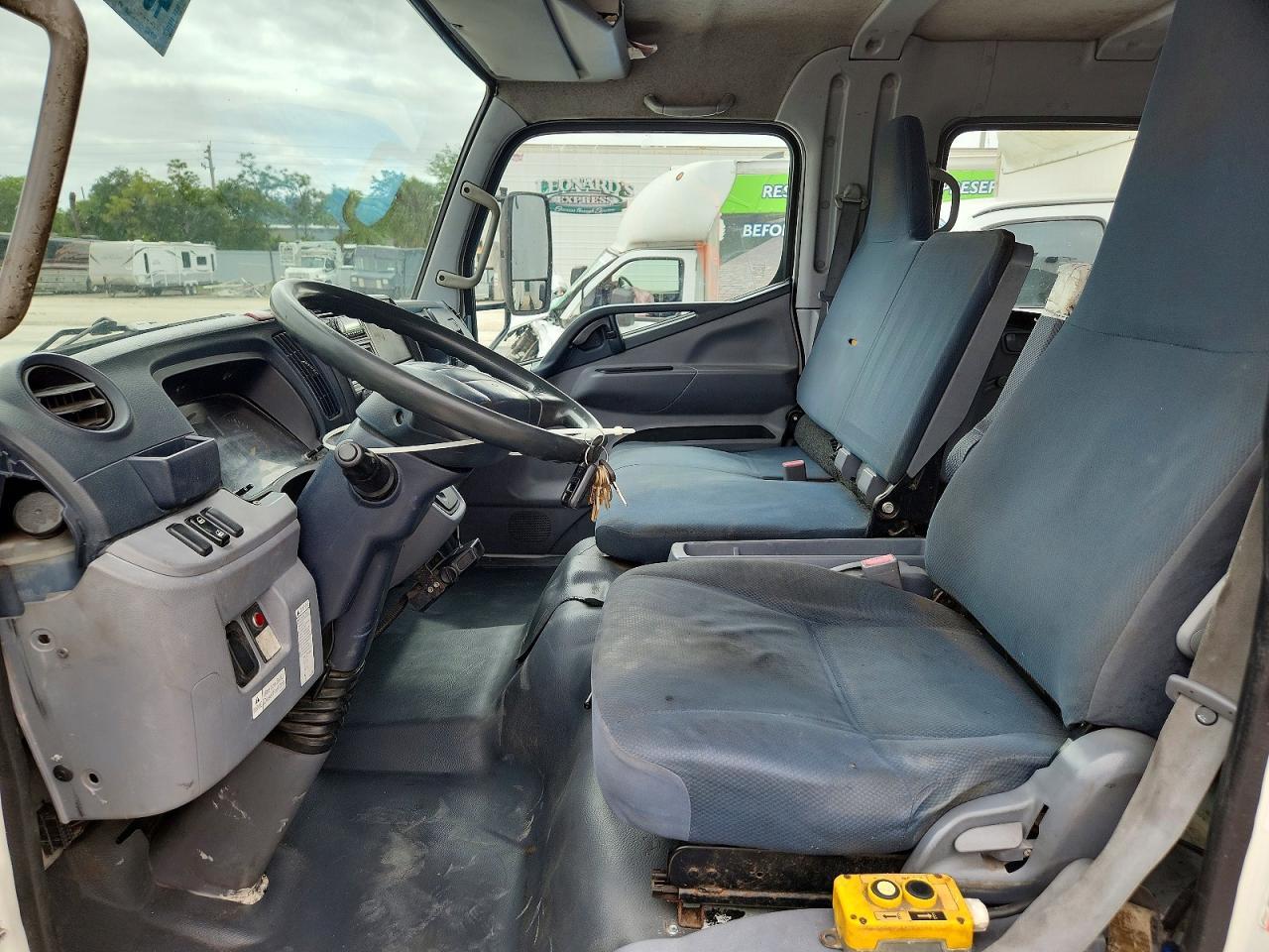 2015 Mitsuifuso 2015 Mitsubishi Truck-BOX Truck