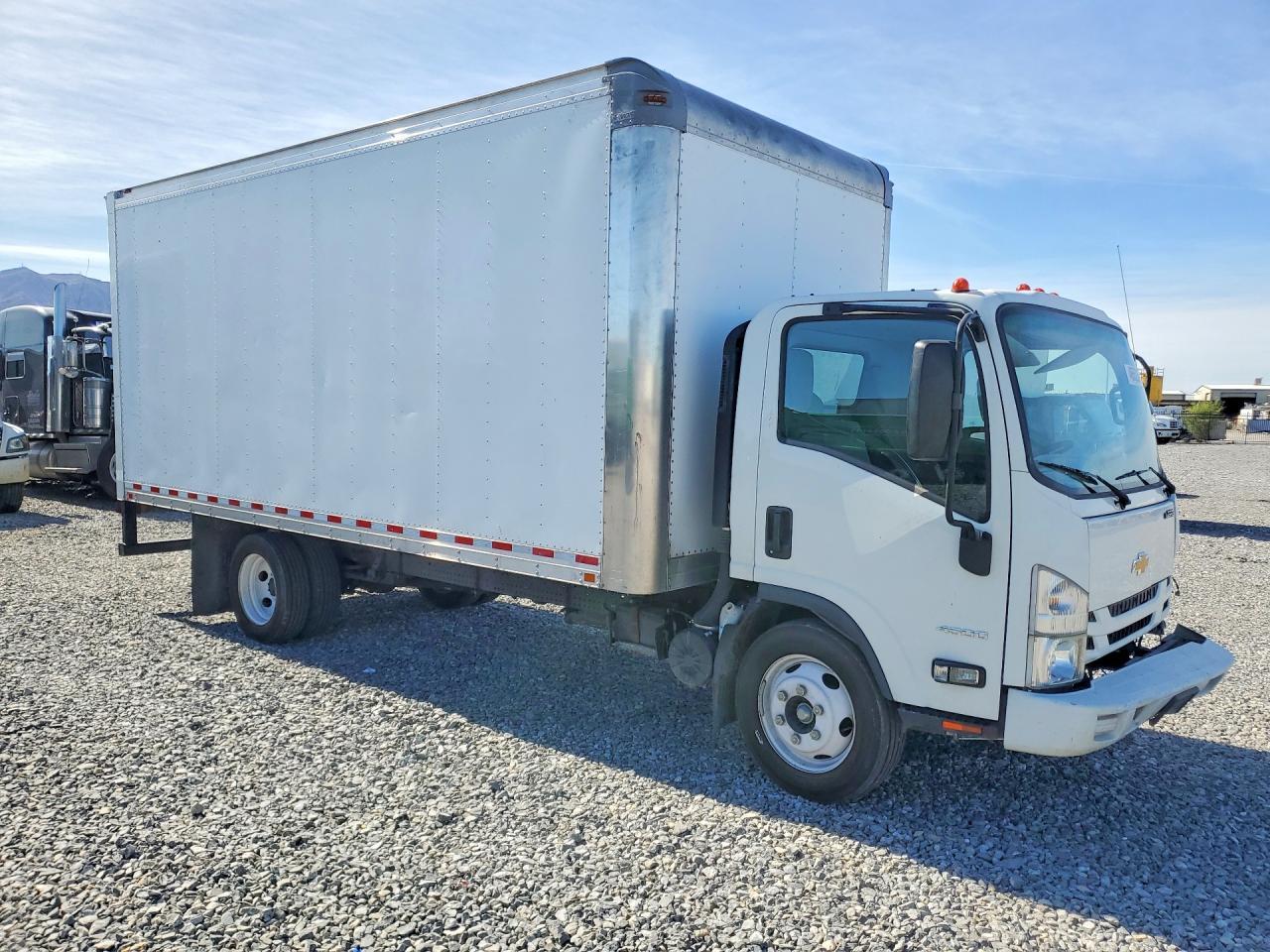 2016 Chev Rolet 4500 BOX Truck