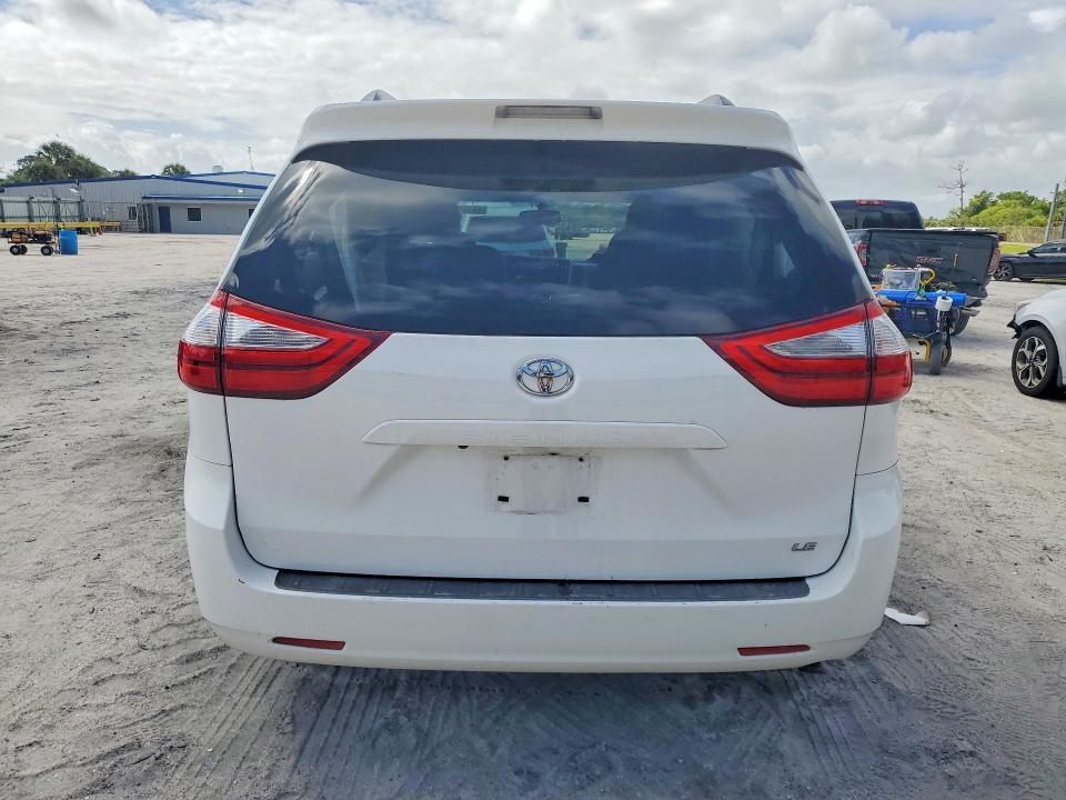 2017 Toyota Sienna le 8-passenger