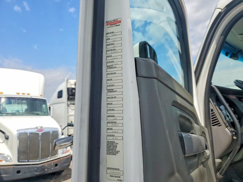 2016 Kenworth T680 Semi Truck