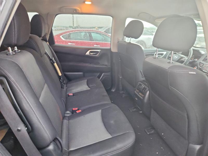 2017 Nissan Pathfinder sv