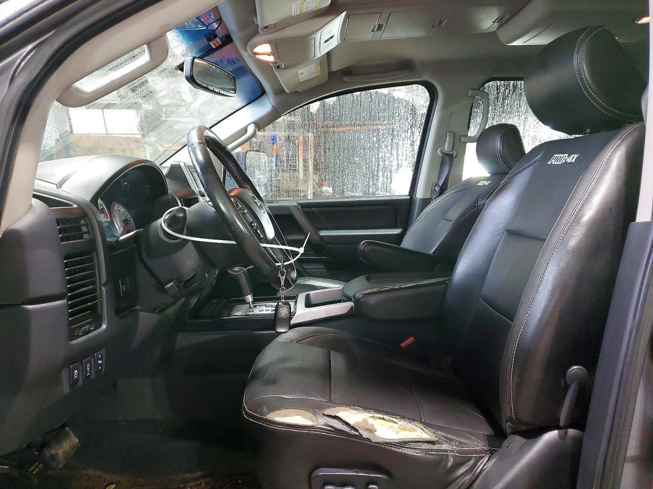 2013 Nissan Titan SV