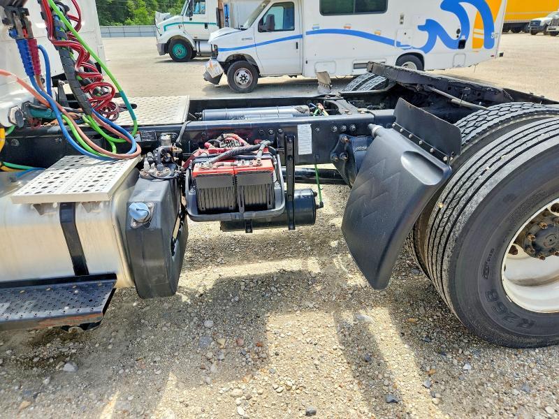 2020 Freightliner Business Class M2 Semi Truck