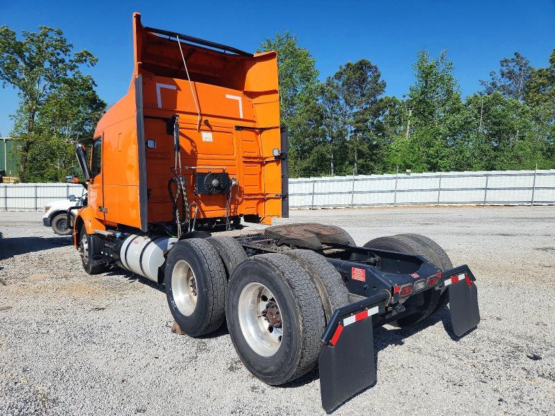 2021 Volv O VNR Semi Truck