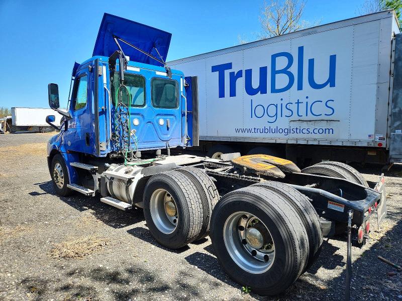 2022 Freigliner 2022 Freightliner Cascadia 126 Semi Truck
