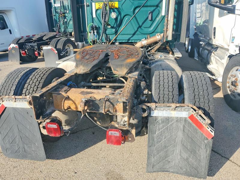 2018 Freightliner Cascadia 113 Semi Truck