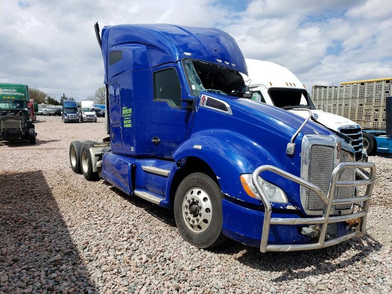 2016 Kenworth T680 Semi Truck