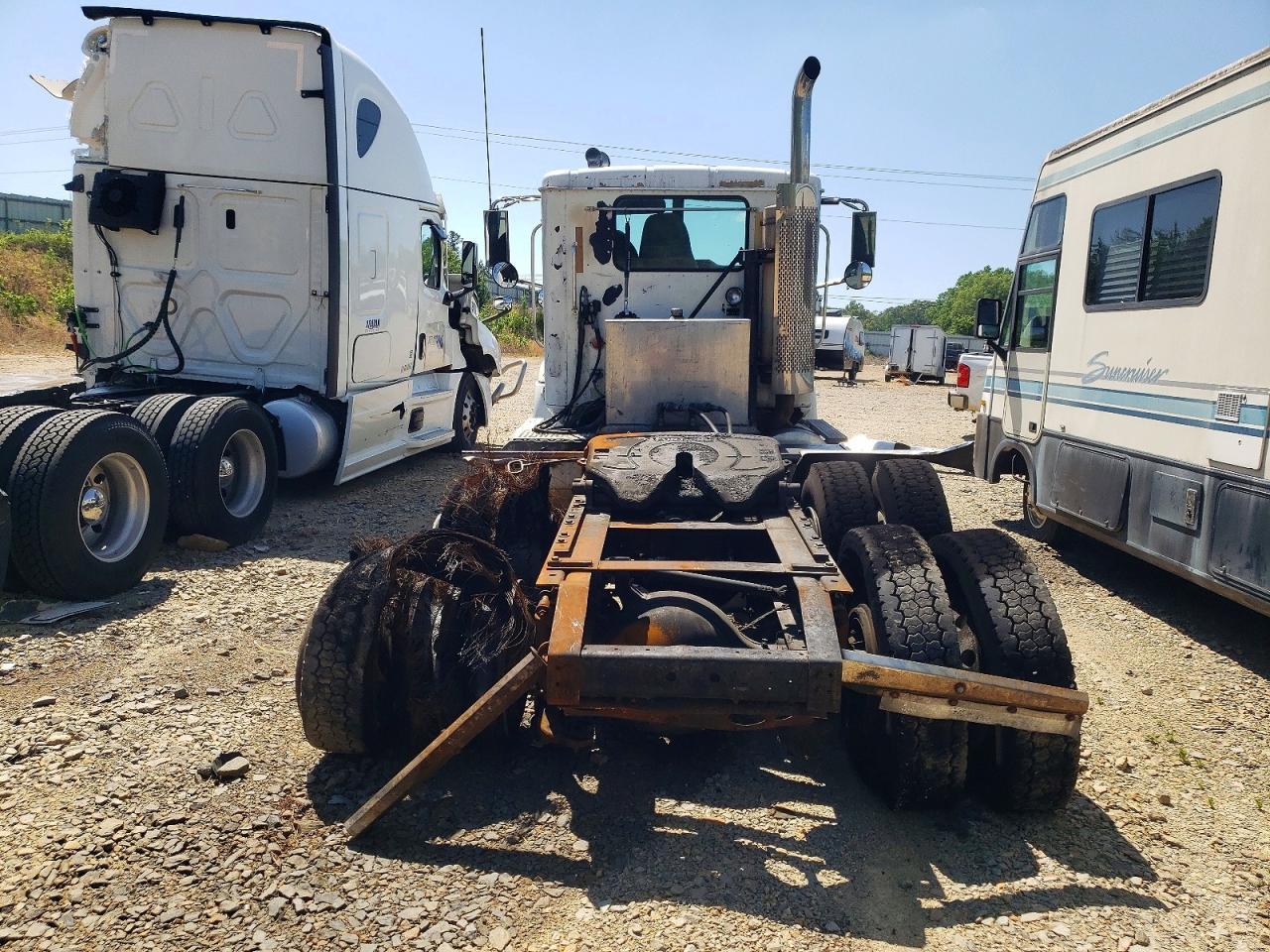 2005 International 9400I Semi Truck
