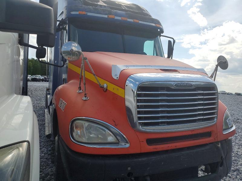 2005 Freightliner Columbia 120 Semi Truck