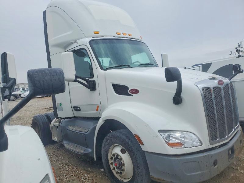 2018 Peterbilt 579 Semi Truck