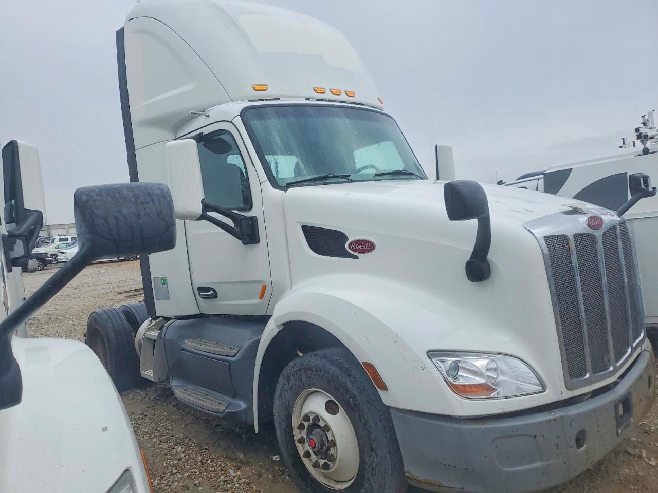 2018 Peterbilt 579 Semi Truck