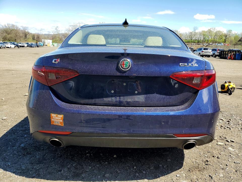 2018 Alfa Romeo Giulia ti Q4