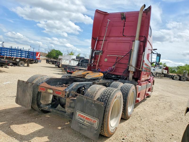2004 Volv O VNL Semi Truck