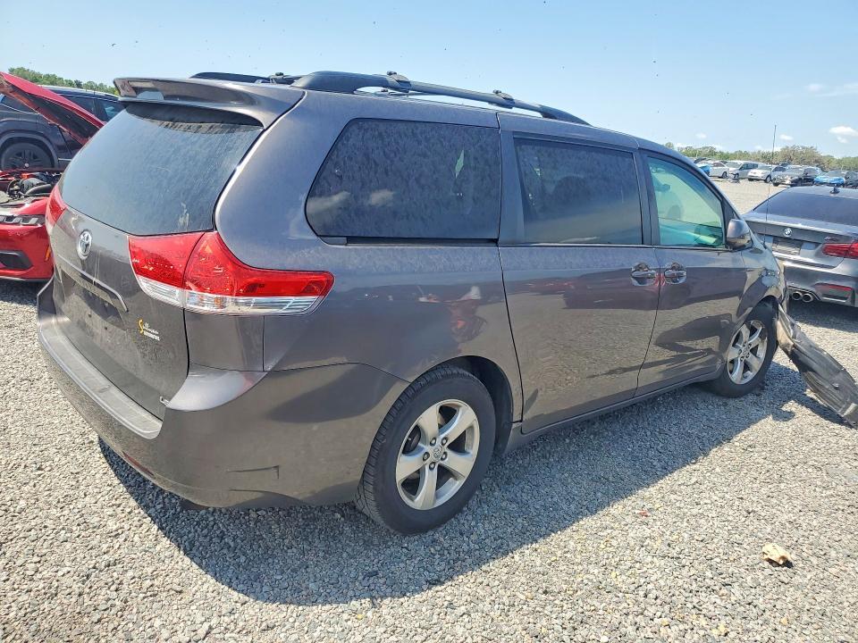 2013 Toyota Sienna le