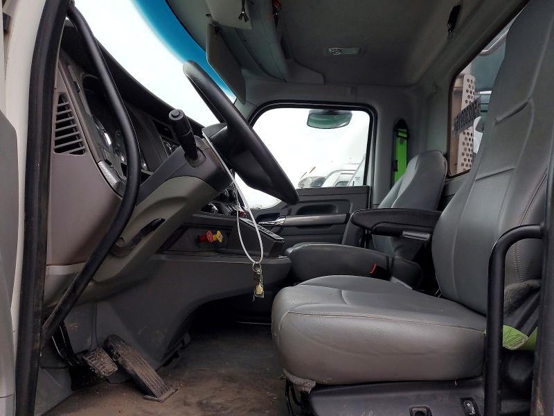 2016 Kenworth T680 Semi Truck