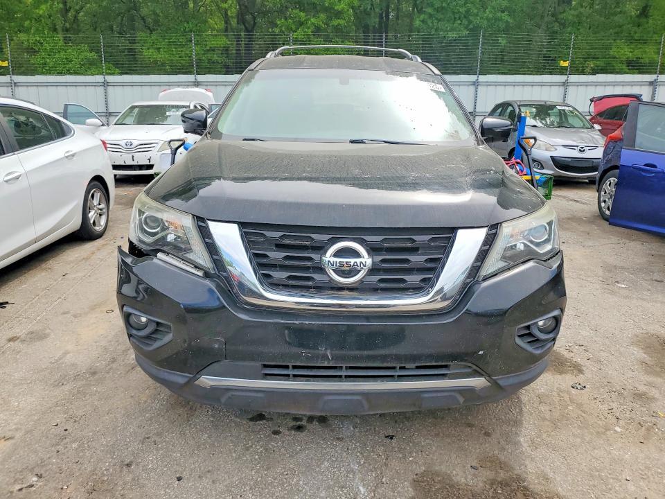 2017 Nissan Pathfinder sl