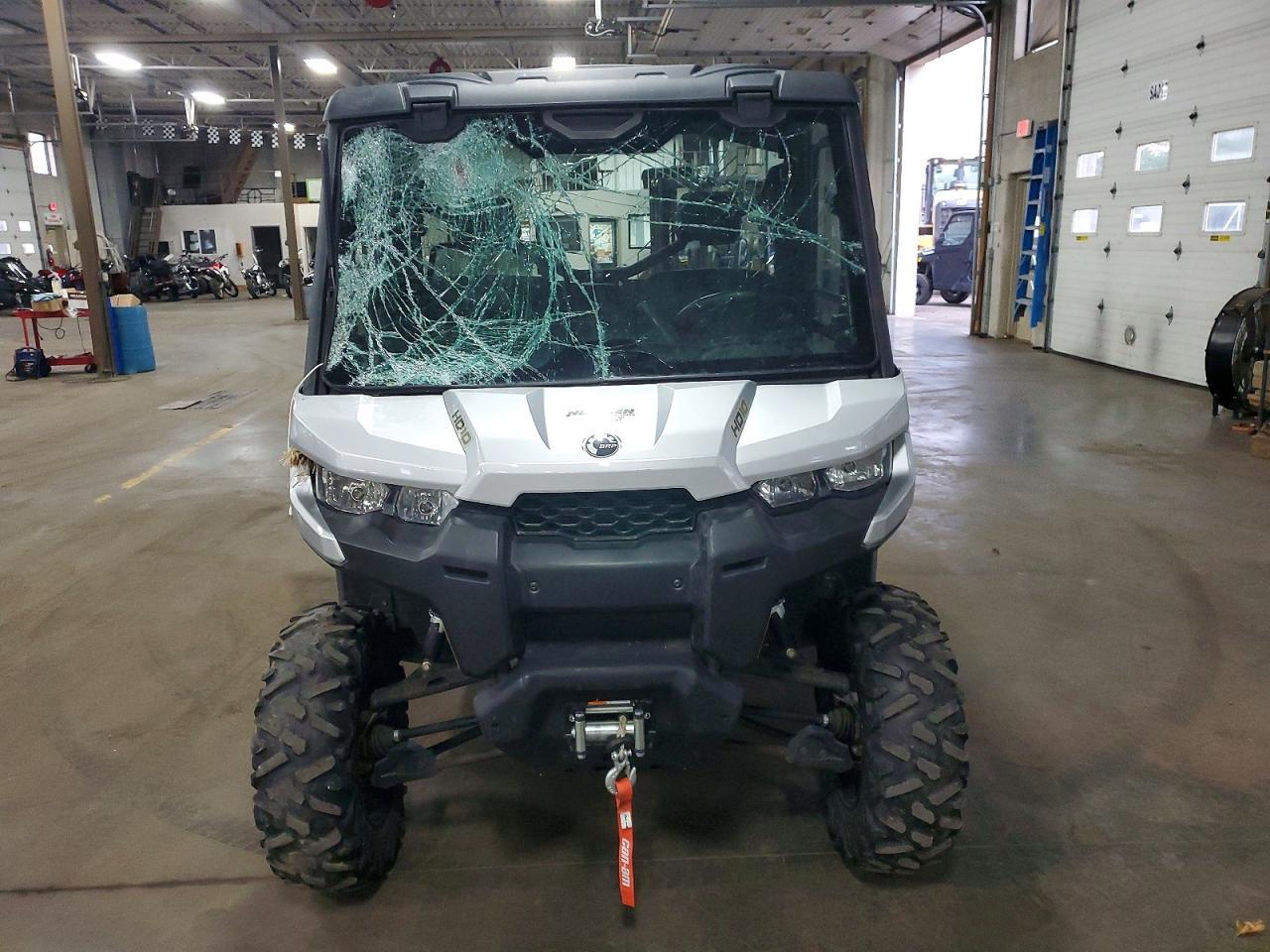 2019 Can-Am Defender HD10