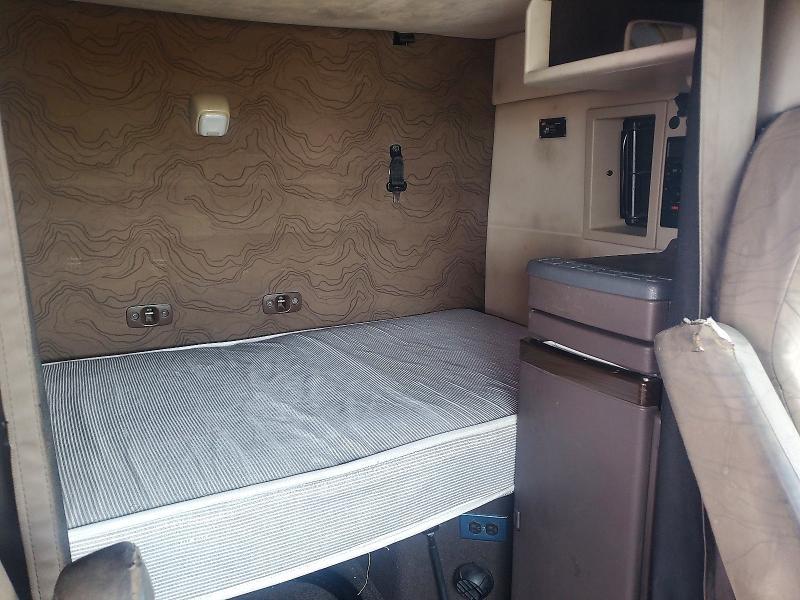 2016 Volvo VNL Semi Truck