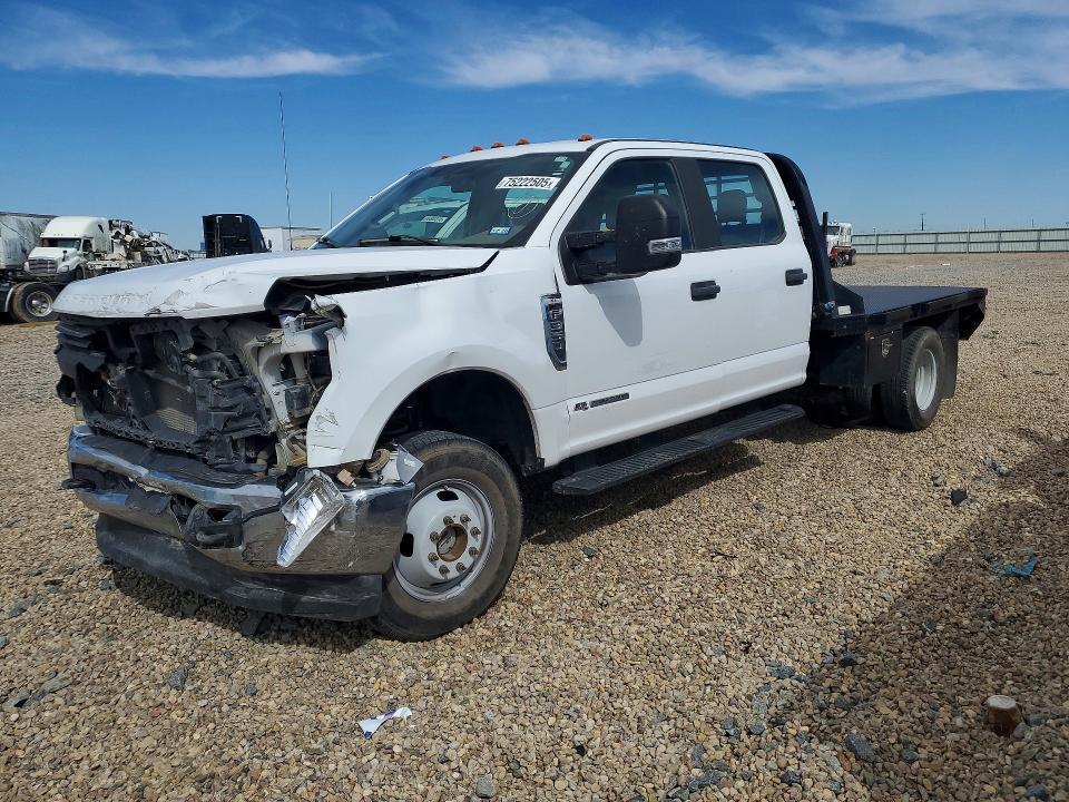 2018 Ford F350 Super Duty Flatbed Truck