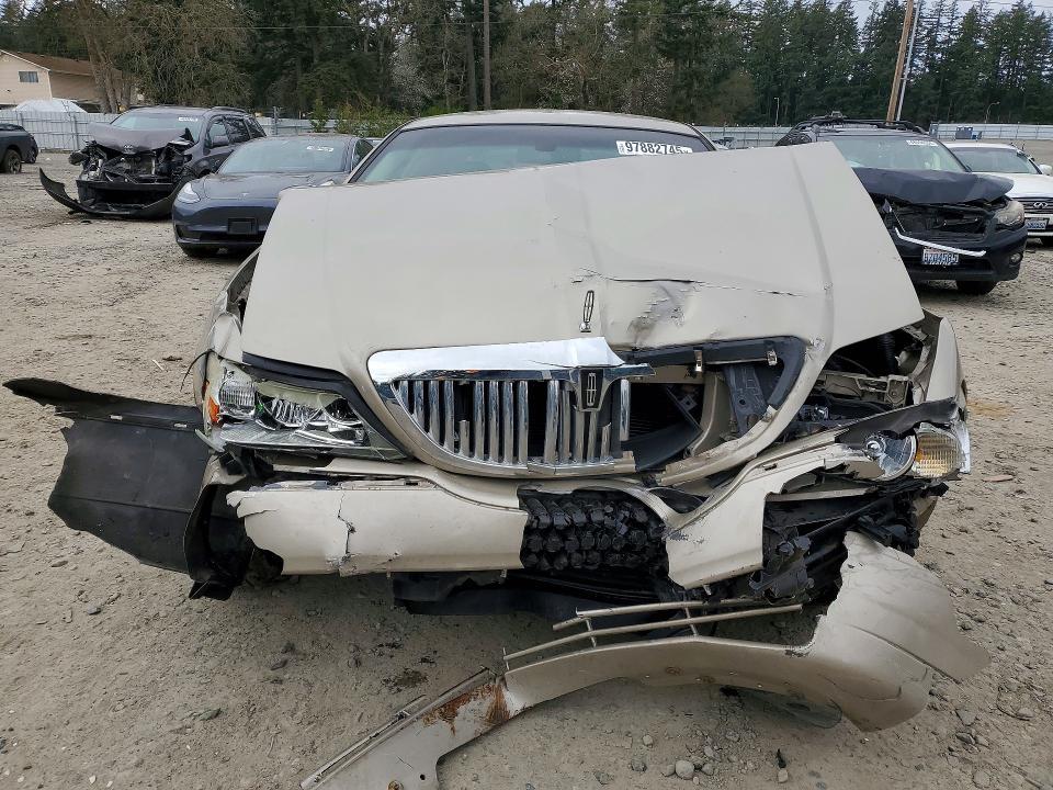 2008 Lincoln Town car Signature Limited
